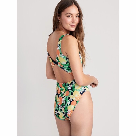 Old Navy Twist-Back Cutout One-Piece Swimsuit Large NWT - Picture 4 of 11